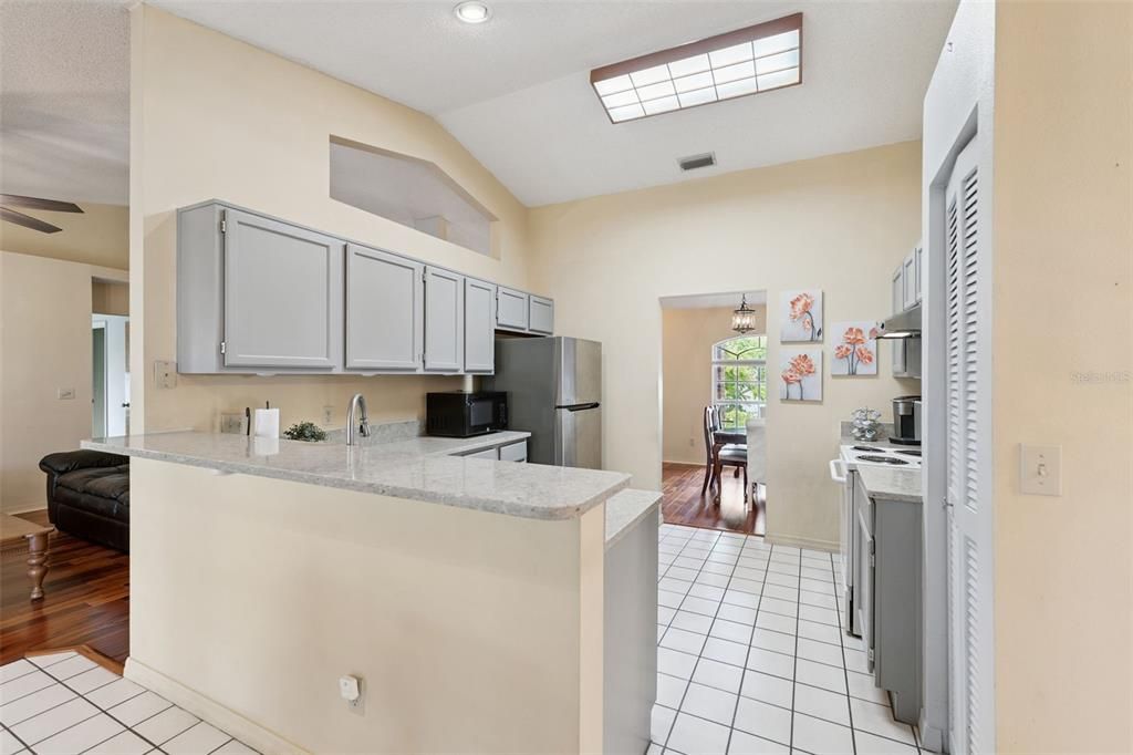 Activo con contrato: $247,900 (3 camas, 2 baños, 1691 Pies cuadrados)