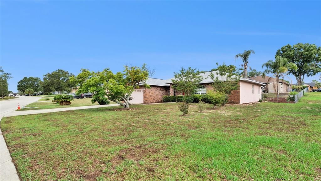Activo con contrato: $247,900 (3 camas, 2 baños, 1691 Pies cuadrados)