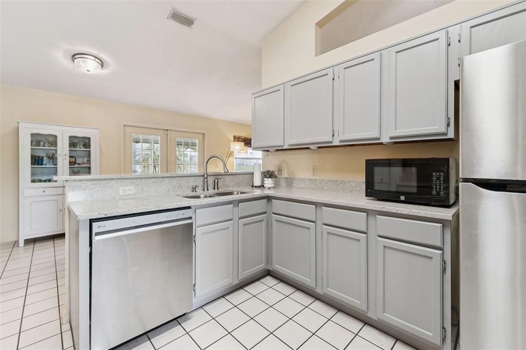 Activo con contrato: $247,900 (3 camas, 2 baños, 1691 Pies cuadrados)