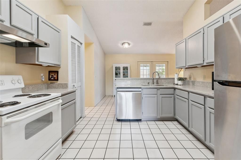 Activo con contrato: $247,900 (3 camas, 2 baños, 1691 Pies cuadrados)