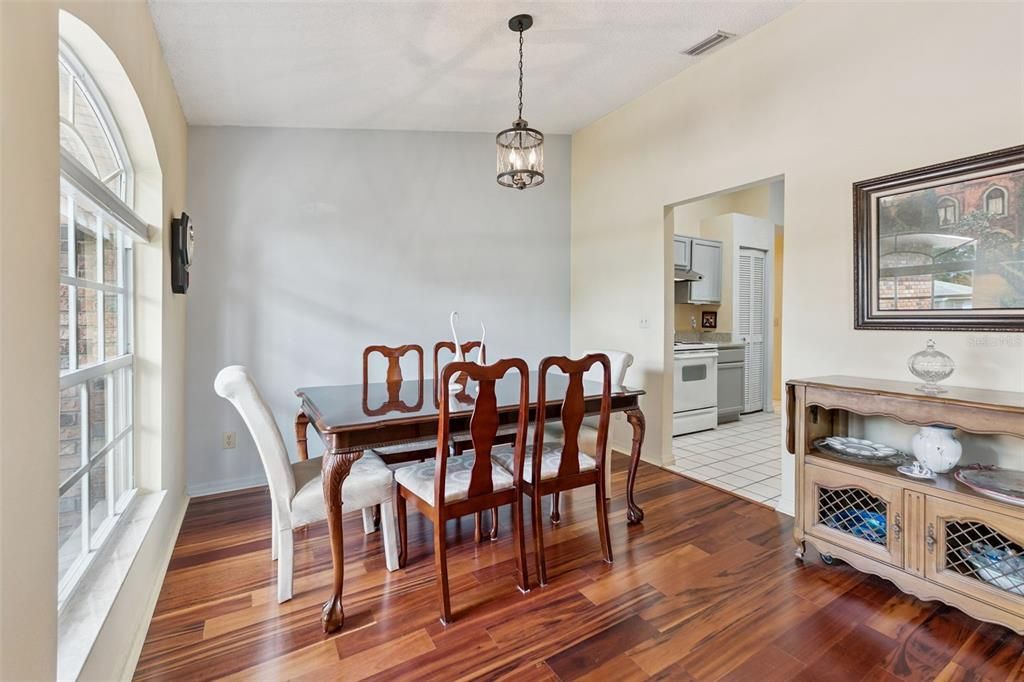 Activo con contrato: $247,900 (3 camas, 2 baños, 1691 Pies cuadrados)