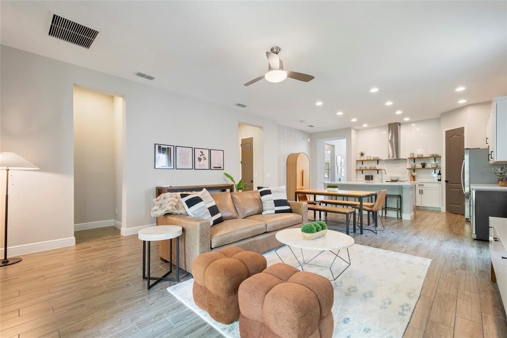 En Venta: $689,900 (3 camas, 2 baños, 2026 Pies cuadrados)