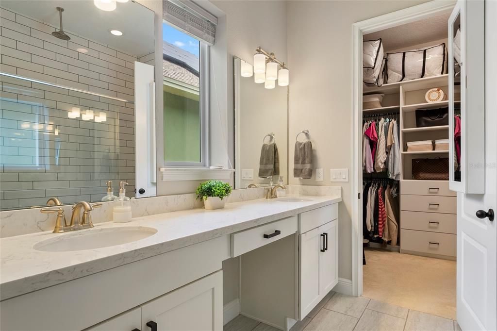 En Venta: $689,900 (3 camas, 2 baños, 2026 Pies cuadrados)