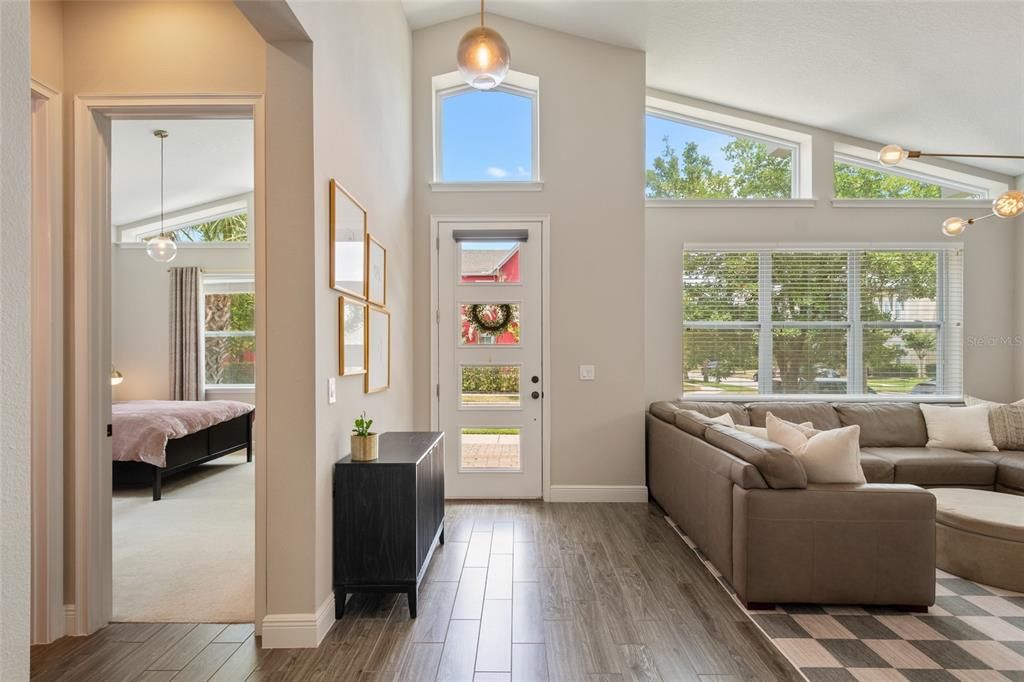 En Venta: $689,900 (3 camas, 2 baños, 2026 Pies cuadrados)