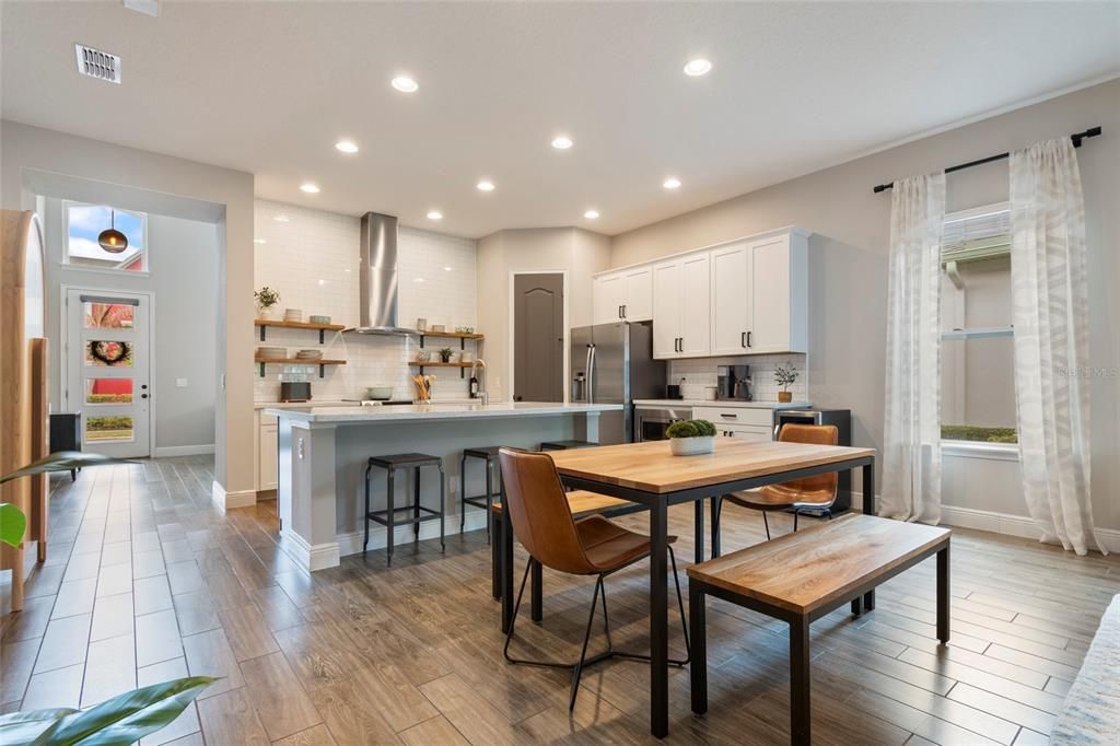 En Venta: $689,900 (3 camas, 2 baños, 2026 Pies cuadrados)