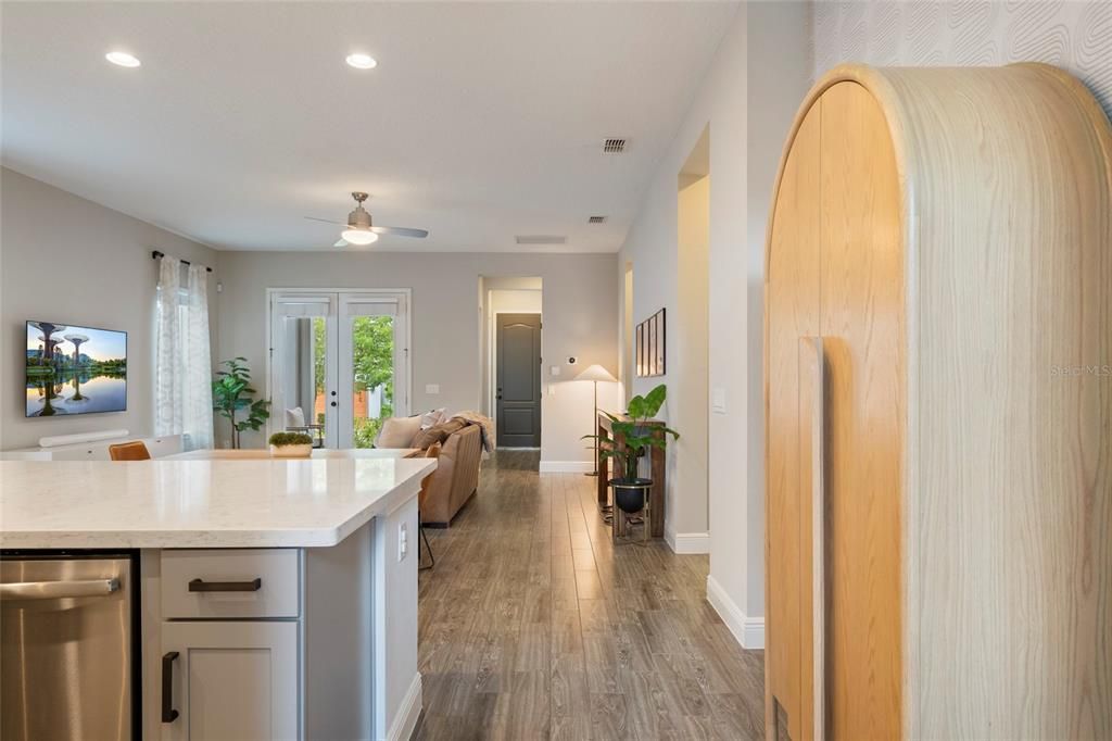 En Venta: $689,900 (3 camas, 2 baños, 2026 Pies cuadrados)