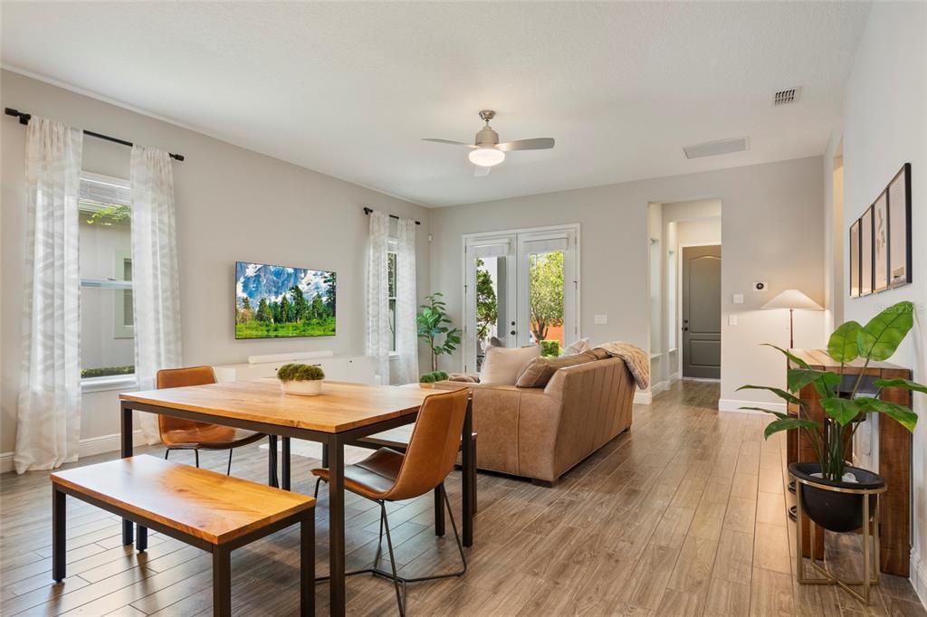 En Venta: $689,900 (3 camas, 2 baños, 2026 Pies cuadrados)