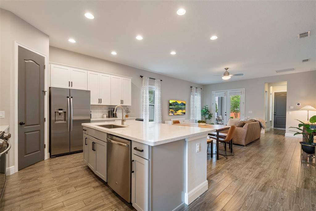 En Venta: $689,900 (3 camas, 2 baños, 2026 Pies cuadrados)