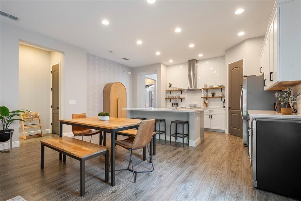 En Venta: $689,900 (3 camas, 2 baños, 2026 Pies cuadrados)
