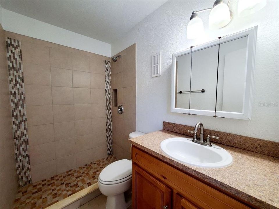 For Rent: $1,100 (1 beds, 1 baths, 644 Square Feet)