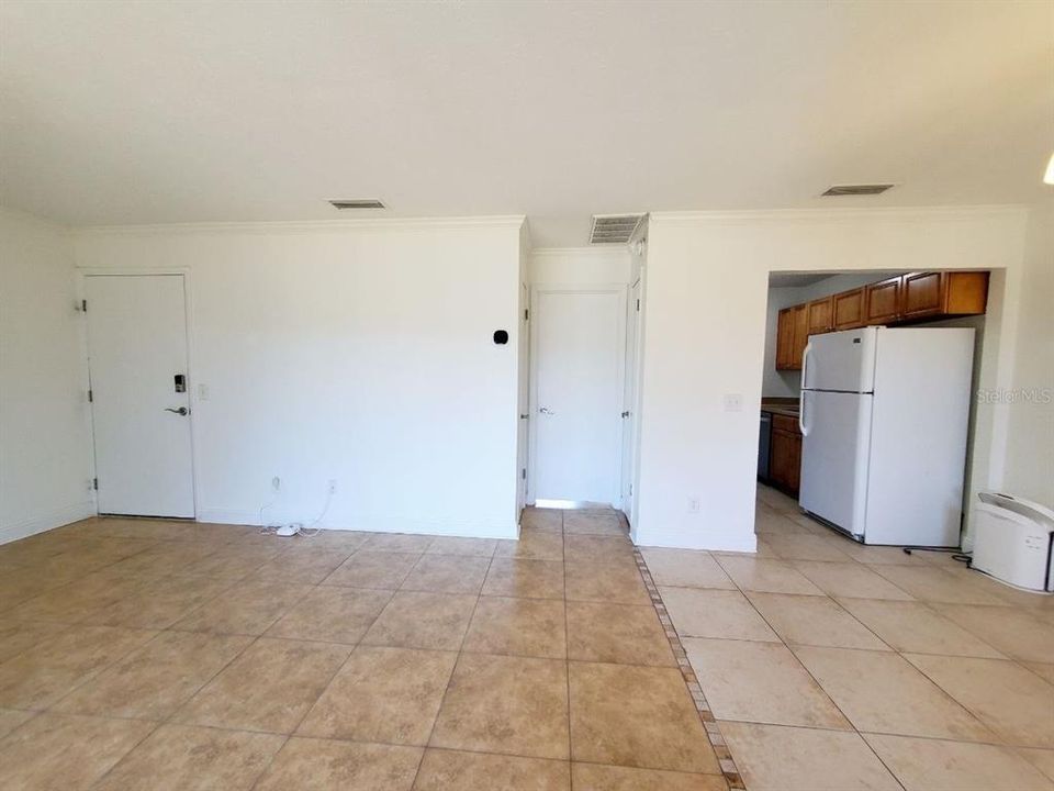 For Rent: $1,100 (1 beds, 1 baths, 644 Square Feet)