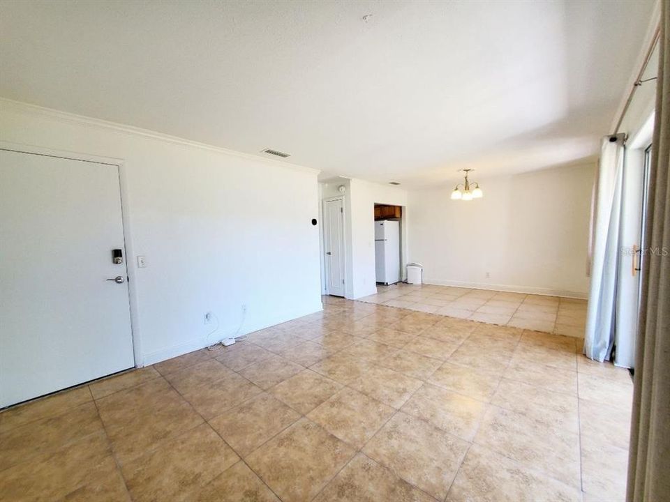For Rent: $1,100 (1 beds, 1 baths, 644 Square Feet)