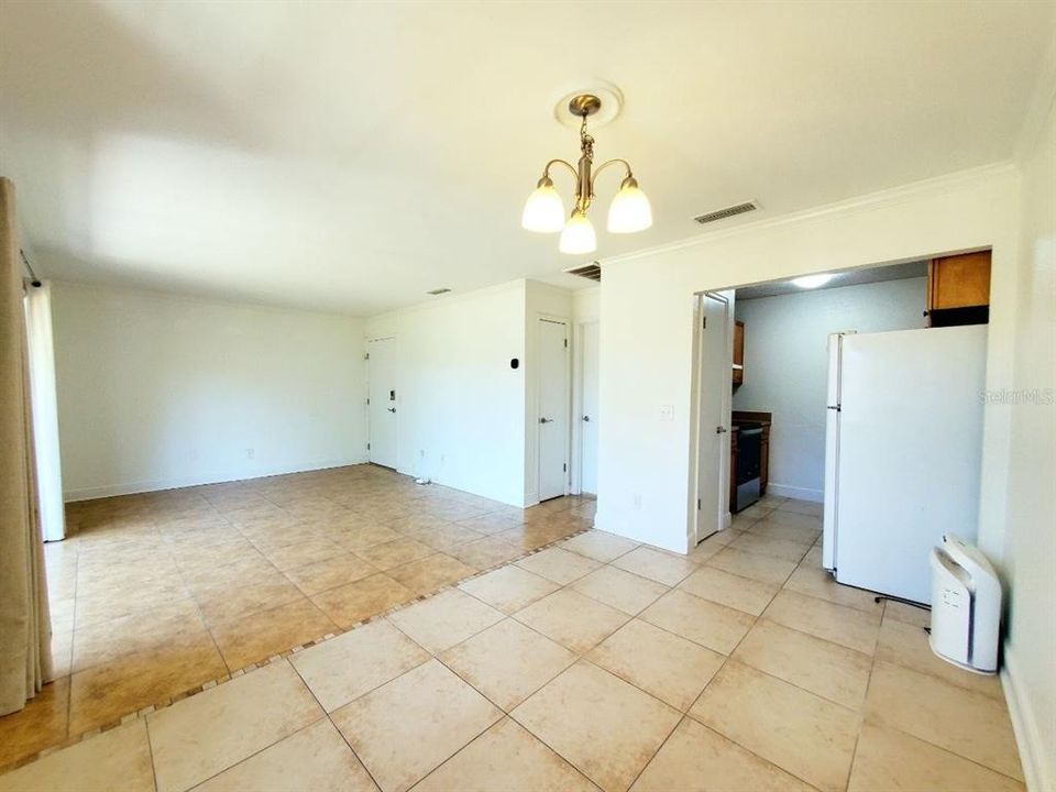 For Rent: $1,100 (1 beds, 1 baths, 644 Square Feet)