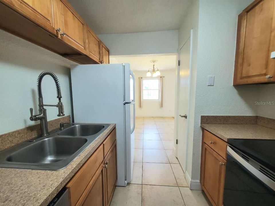 For Rent: $1,100 (1 beds, 1 baths, 644 Square Feet)