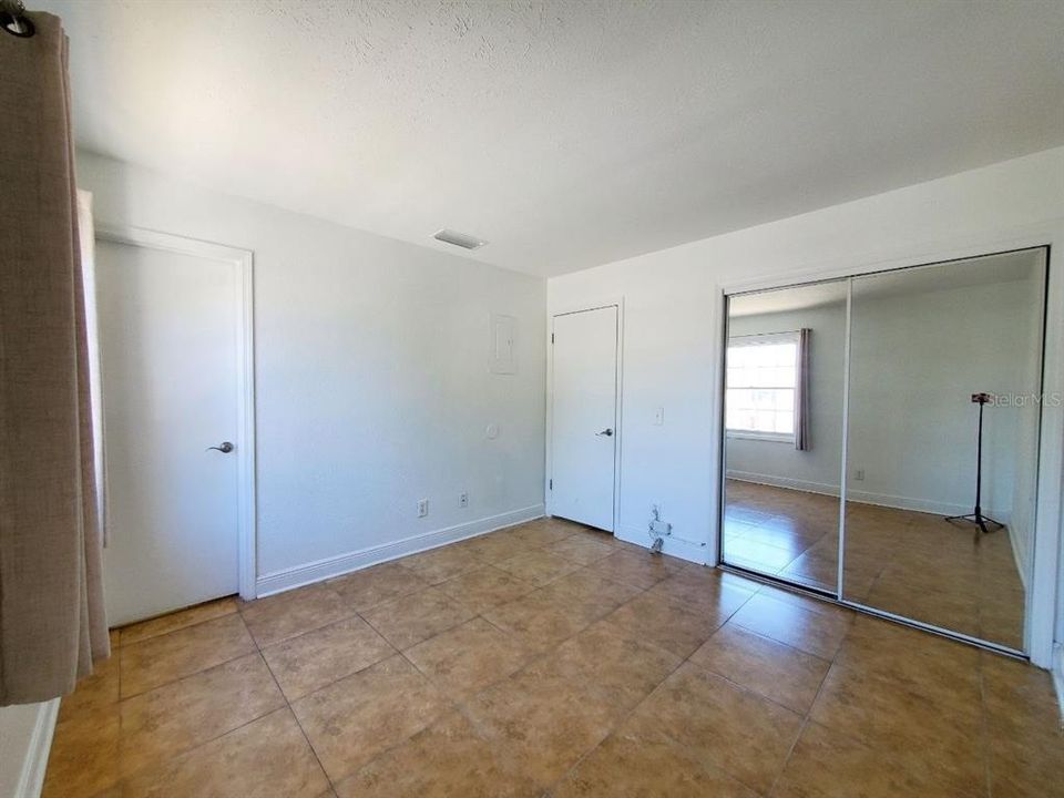 For Rent: $1,100 (1 beds, 1 baths, 644 Square Feet)