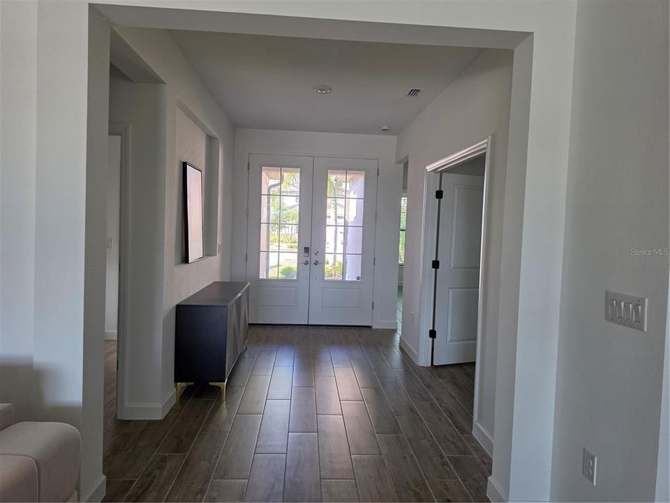 En Renta: $4,700 (3 camas, 3 baños, 2434 Pies cuadrados)