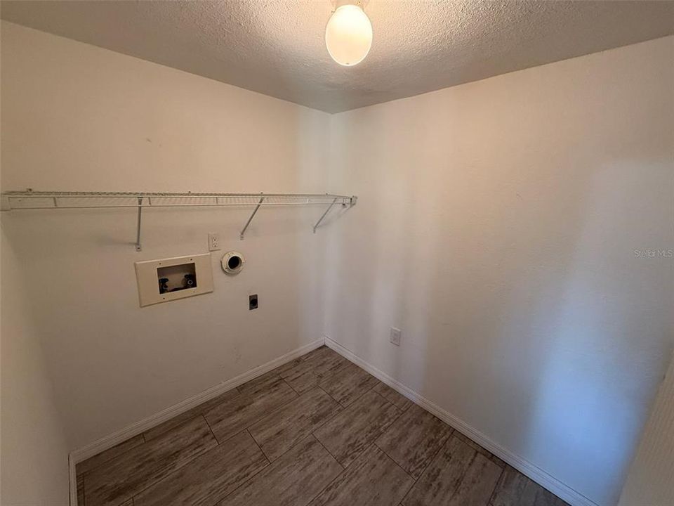 На продажу: $165,000 (3 спален, 2 ванн, 1482 Квадратных фут)