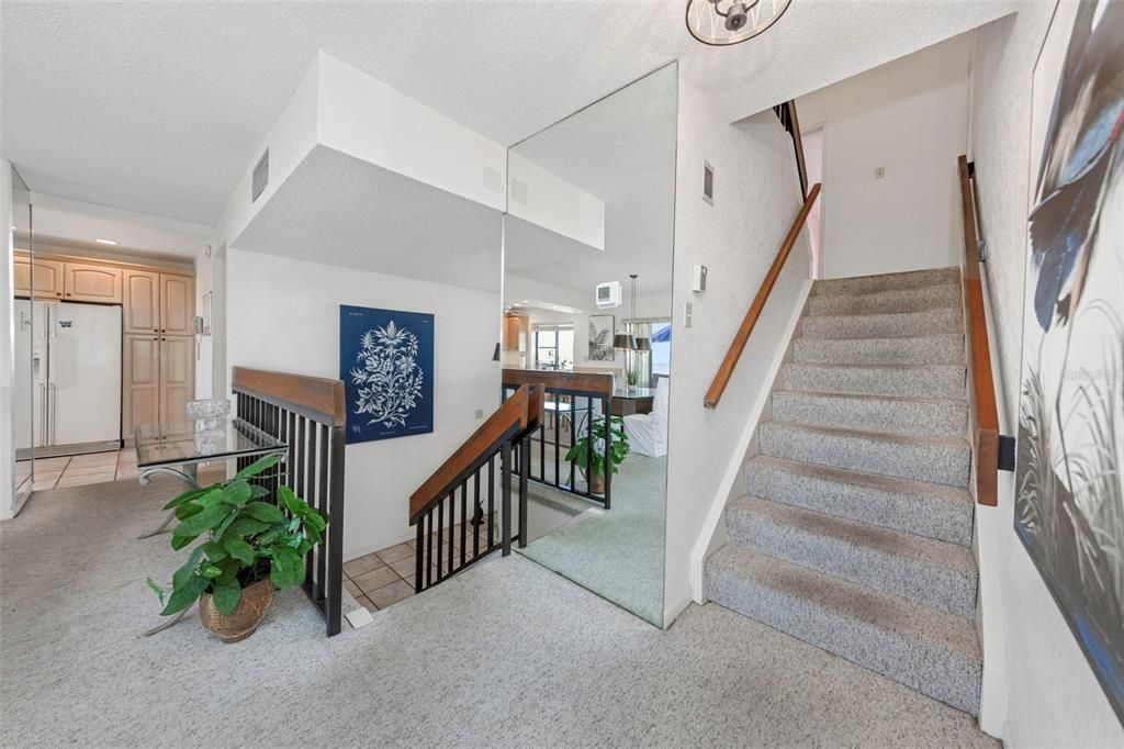 En Venta: $989,900 (4 camas, 3 baños, 1905 Pies cuadrados)