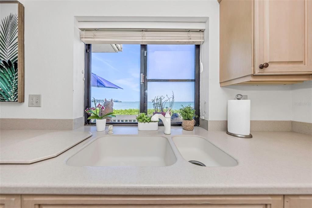 En Venta: $989,900 (4 camas, 3 baños, 1905 Pies cuadrados)