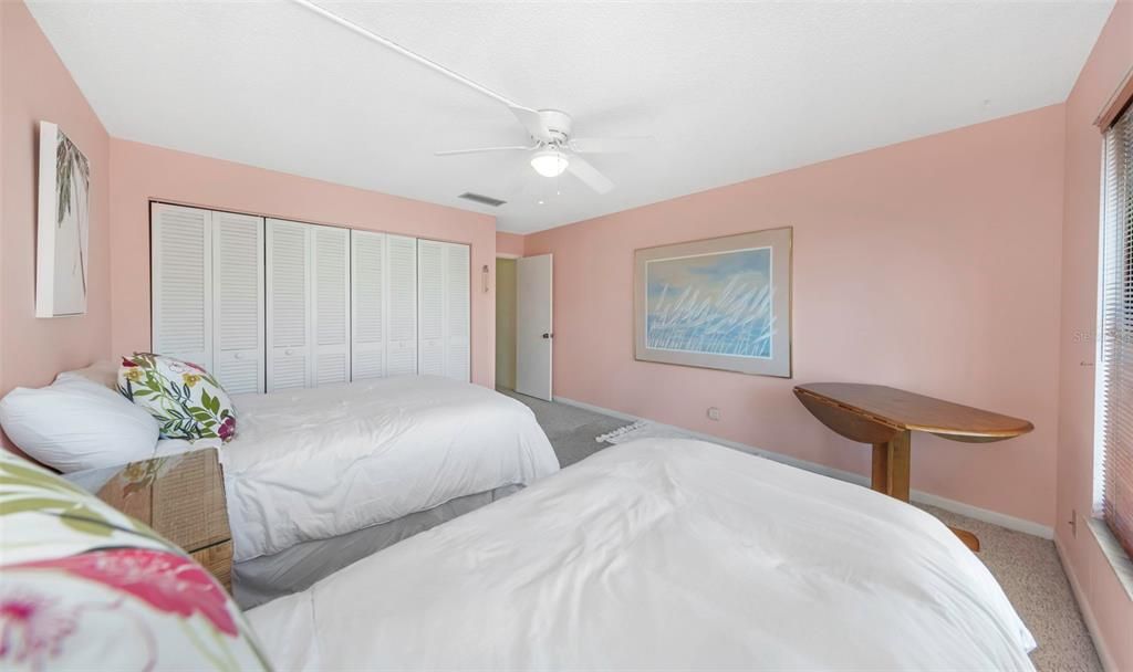 En Venta: $989,900 (4 camas, 3 baños, 1905 Pies cuadrados)