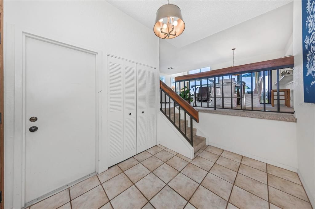 En Venta: $989,900 (4 camas, 3 baños, 1905 Pies cuadrados)