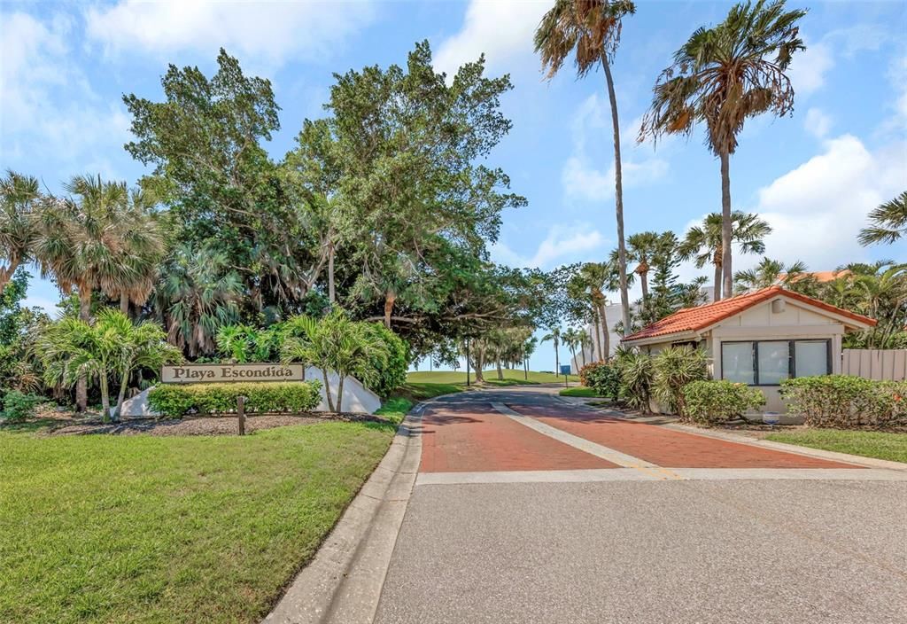 En Venta: $989,900 (4 camas, 3 baños, 1905 Pies cuadrados)