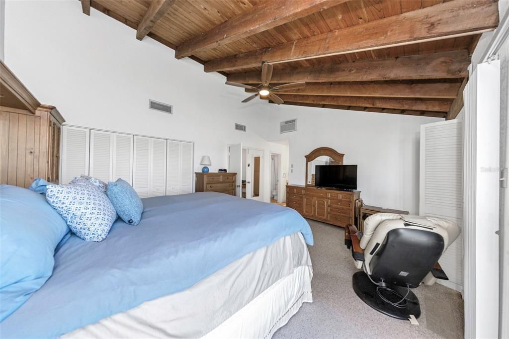 En Venta: $989,900 (4 camas, 3 baños, 1905 Pies cuadrados)