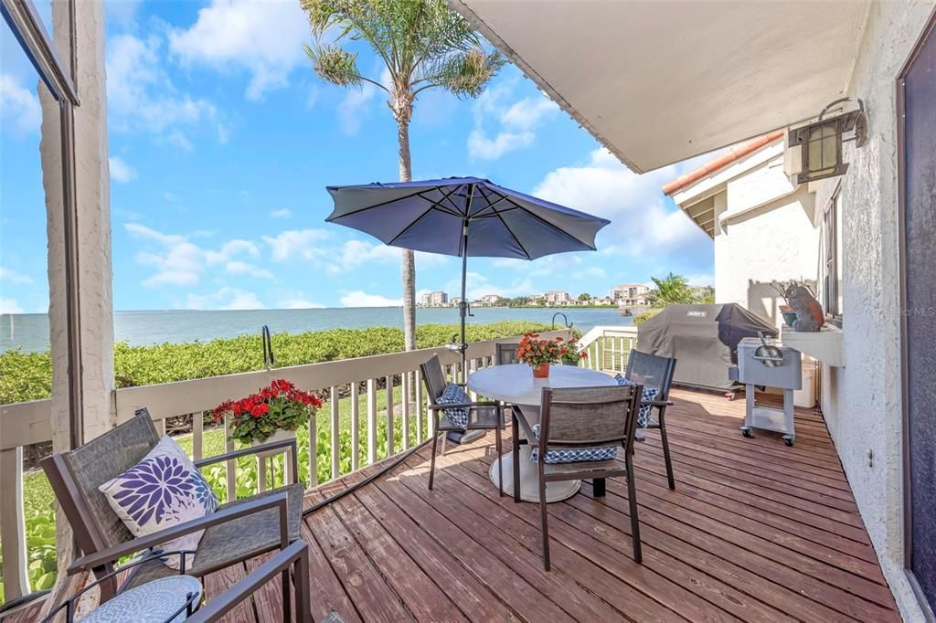 En Venta: $989,900 (4 camas, 3 baños, 1905 Pies cuadrados)