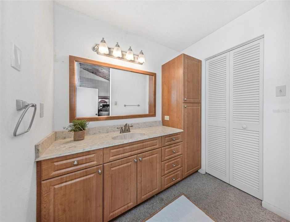 En Venta: $989,900 (4 camas, 3 baños, 1905 Pies cuadrados)