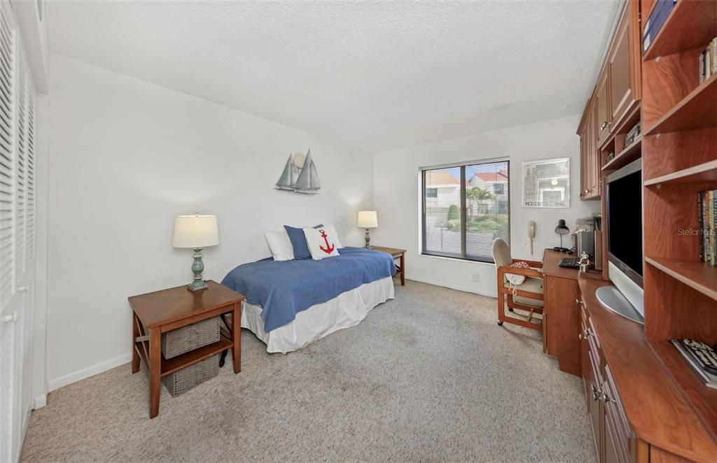 En Venta: $989,900 (4 camas, 3 baños, 1905 Pies cuadrados)