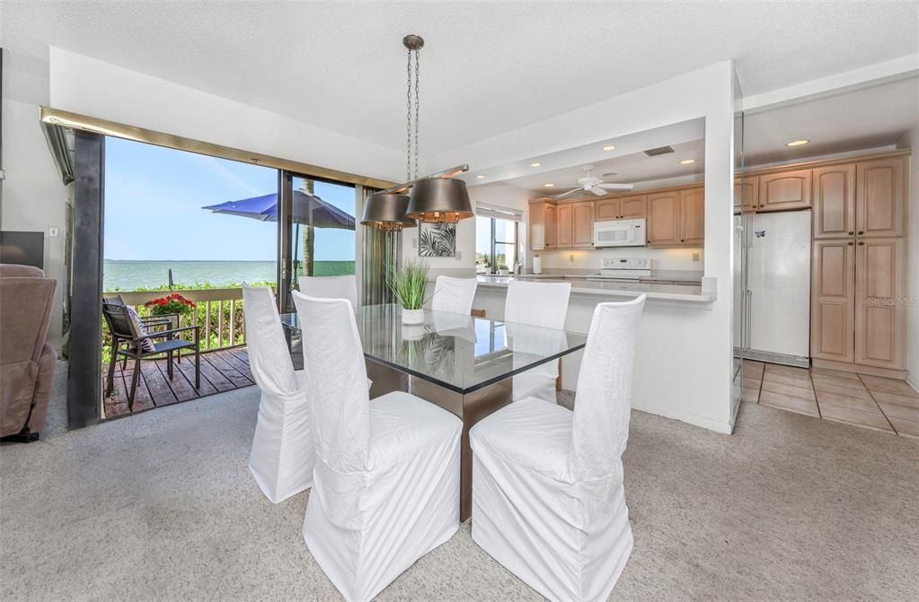 En Venta: $989,900 (4 camas, 3 baños, 1905 Pies cuadrados)