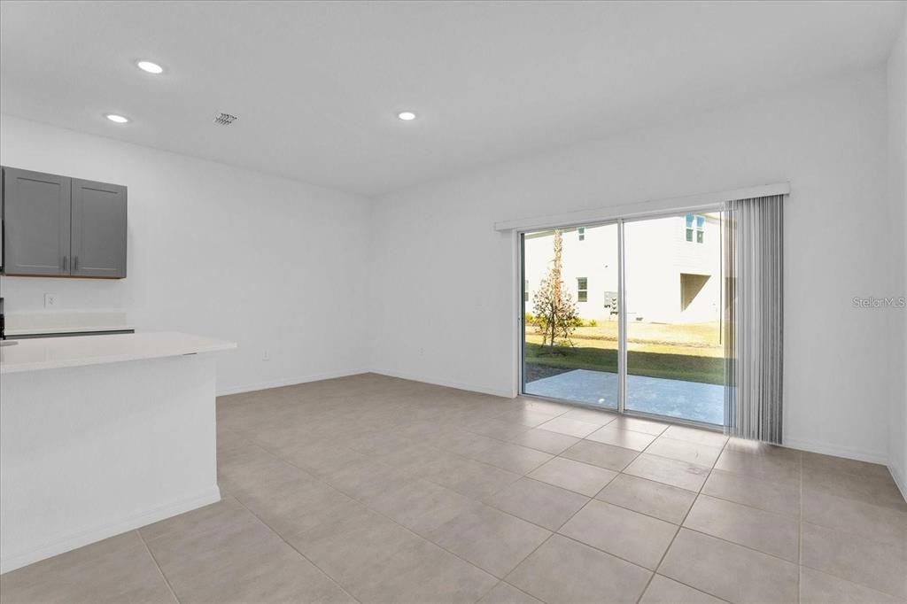 В аренду: $1,900 (3 спален, 2 ванн, 1373 Квадратных фут)
