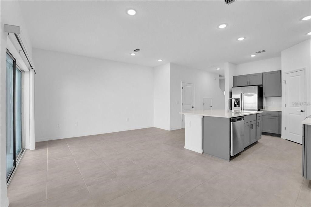 В аренду: $1,900 (3 спален, 2 ванн, 1373 Квадратных фут)