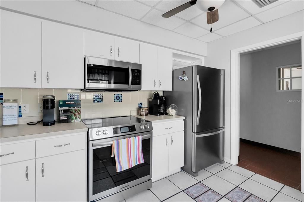 For Sale: $130,000 (1 beds, 1 baths, 665 Square Feet)