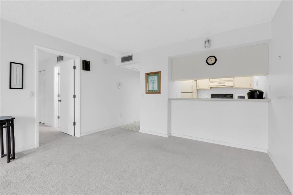 For Sale: $130,000 (1 beds, 1 baths, 665 Square Feet)