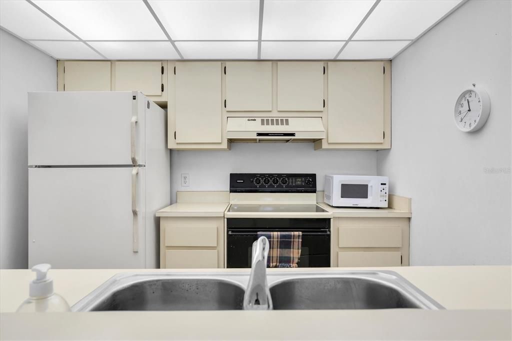 For Sale: $130,000 (1 beds, 1 baths, 665 Square Feet)