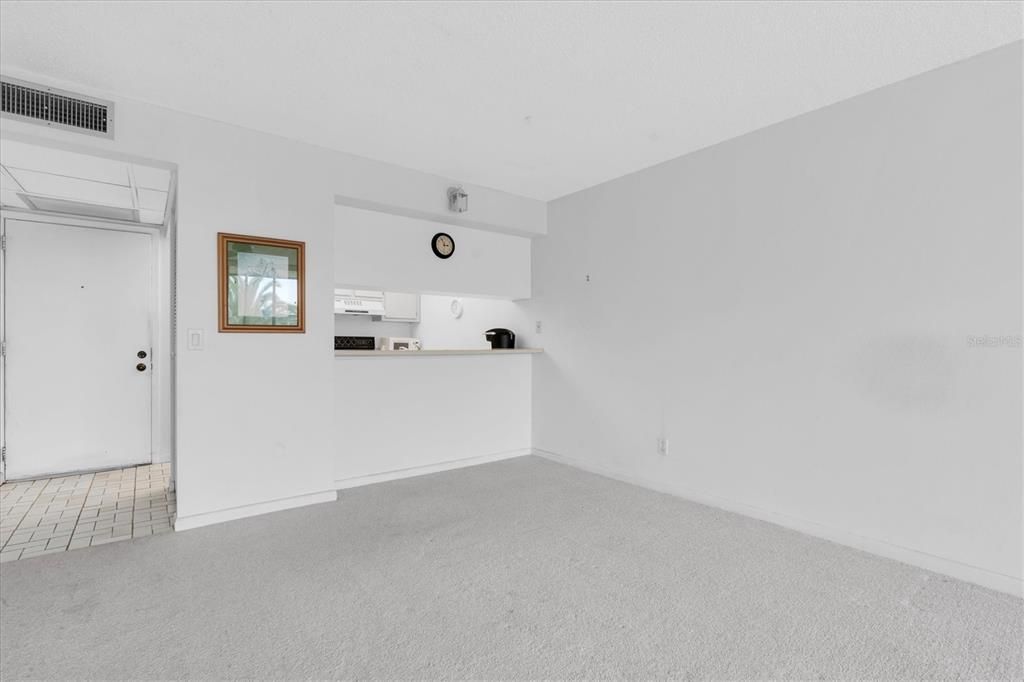 For Sale: $130,000 (1 beds, 1 baths, 665 Square Feet)