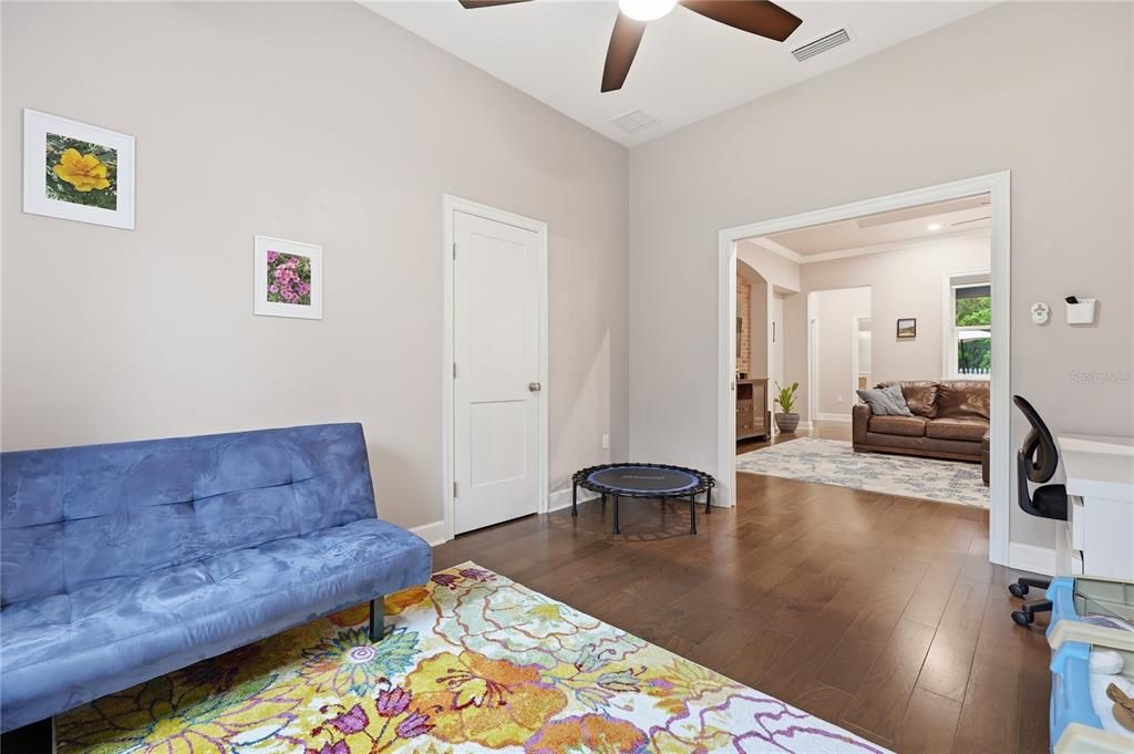 En Venta: $994,900 (5 camas, 3 baños, 3008 Pies cuadrados)