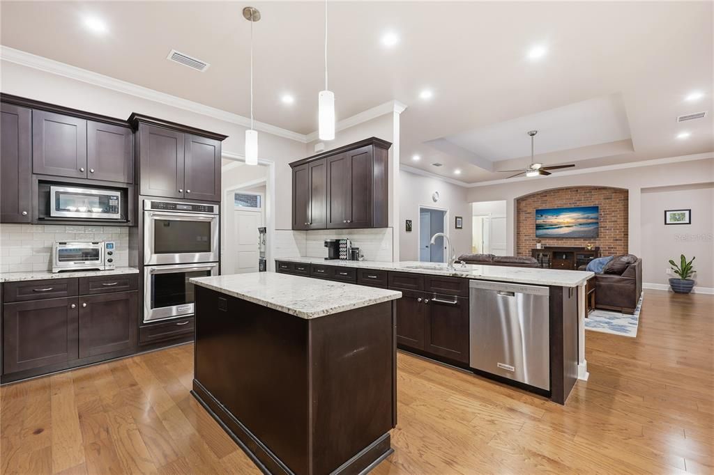 En Venta: $994,900 (5 camas, 3 baños, 3008 Pies cuadrados)