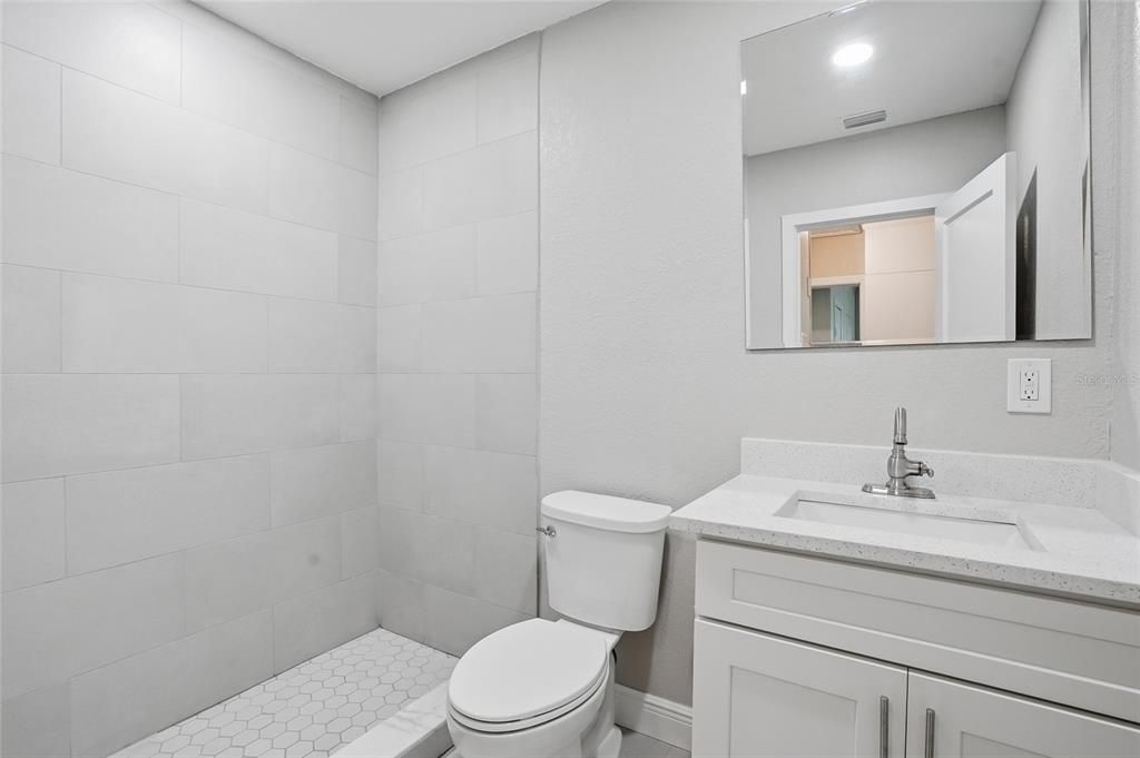 Под контрактом: $398,900 (3 спален, 2 ванн, 1202 Квадратных фут)