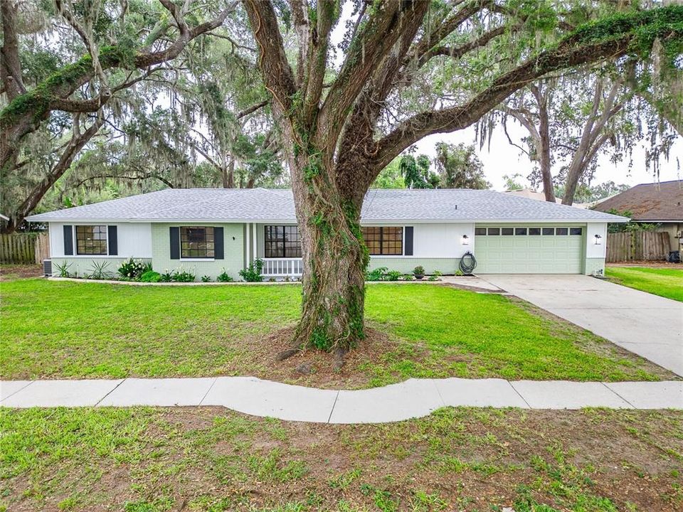 Activo con contrato: $420,000 (4 camas, 2 baños, 1713 Pies cuadrados)