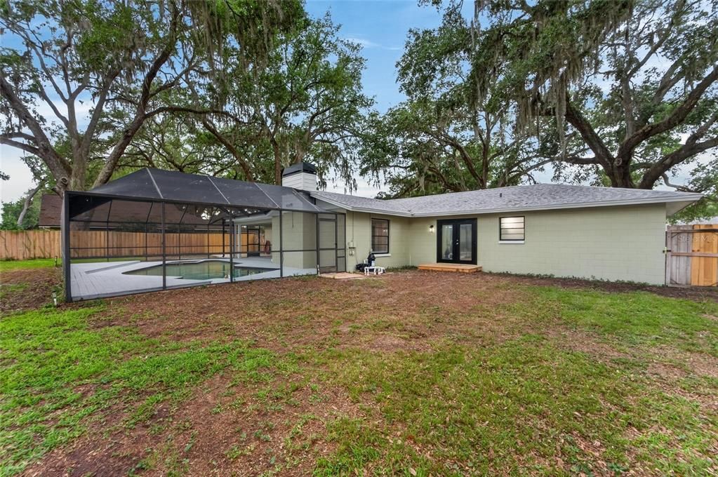 Activo con contrato: $420,000 (4 camas, 2 baños, 1713 Pies cuadrados)