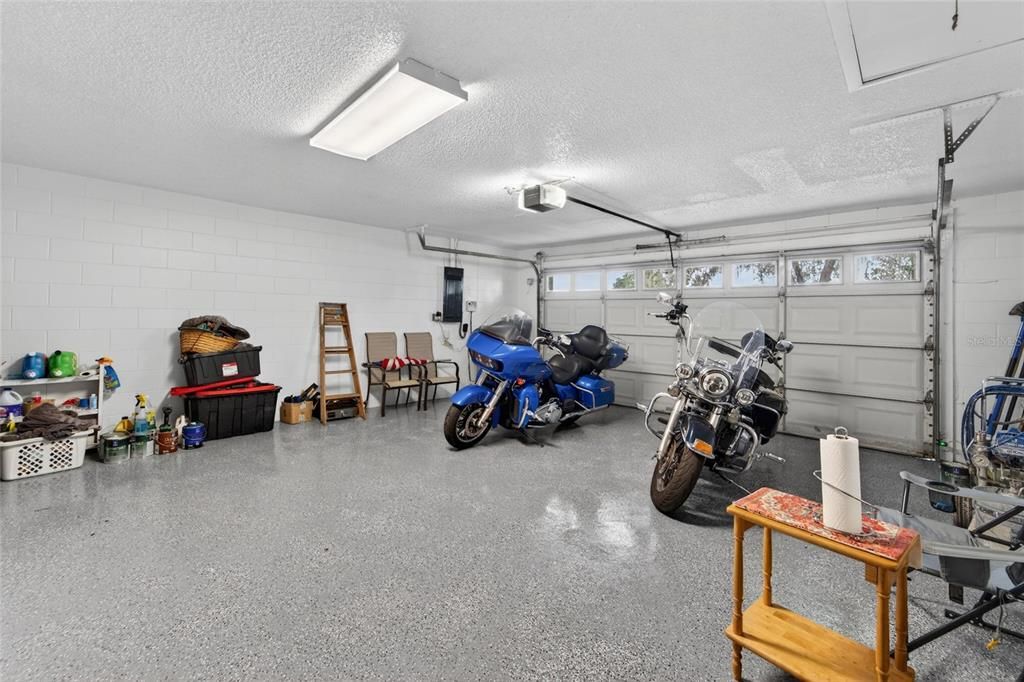 Activo con contrato: $420,000 (4 camas, 2 baños, 1713 Pies cuadrados)