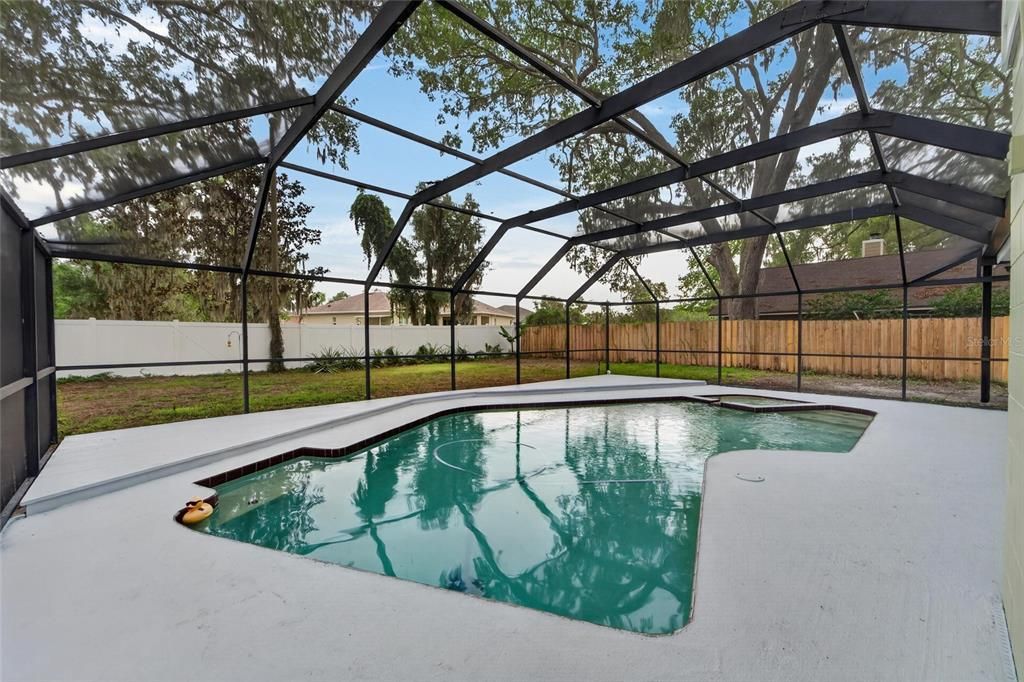 Activo con contrato: $420,000 (4 camas, 2 baños, 1713 Pies cuadrados)