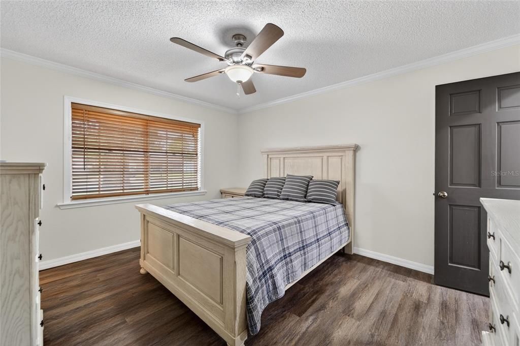 Activo con contrato: $420,000 (4 camas, 2 baños, 1713 Pies cuadrados)