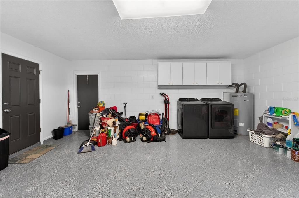 Activo con contrato: $420,000 (4 camas, 2 baños, 1713 Pies cuadrados)