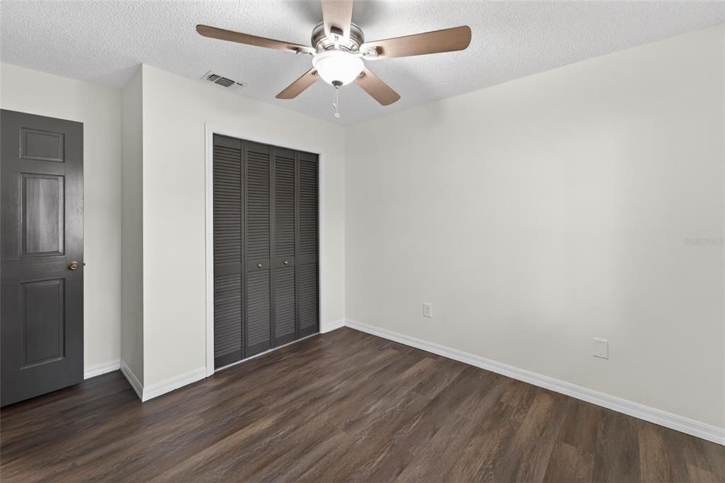Activo con contrato: $420,000 (4 camas, 2 baños, 1713 Pies cuadrados)