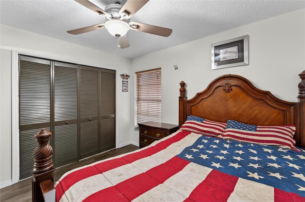 Activo con contrato: $420,000 (4 camas, 2 baños, 1713 Pies cuadrados)