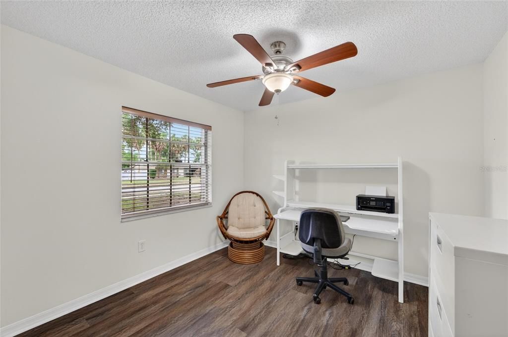 Activo con contrato: $420,000 (4 camas, 2 baños, 1713 Pies cuadrados)