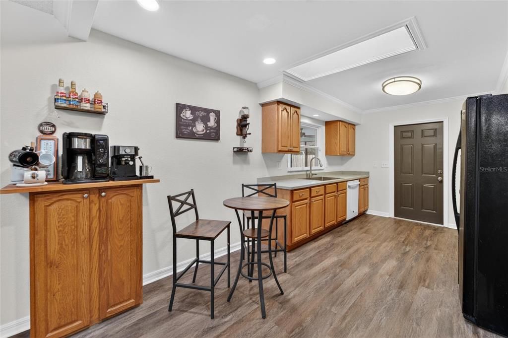 Activo con contrato: $420,000 (4 camas, 2 baños, 1713 Pies cuadrados)